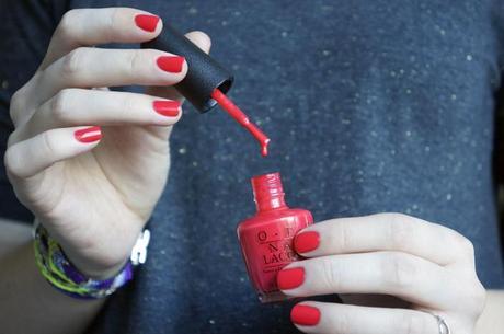 Red lights ahead… Where ? OPI vernis nailpolish swatch review