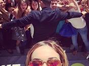 Cannes: Nabilla provoque émeutes prend selfie