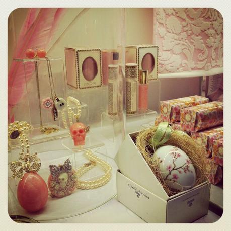 UNE DÉLICATE FANTAISIE OU LES BIJOUX DE SOPHIE...PAR HAYLEY