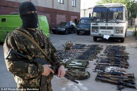 Armes saiszies après l'attaque des pro-russe à 