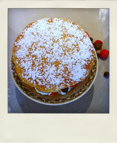 VICTORIA SPONGE CAKE...PAR HAYLEY