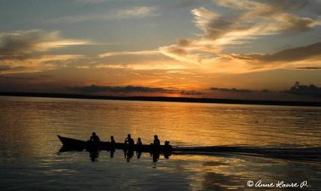 Départ pour la pêche sur le fleuve Xingu, Para, Brésil