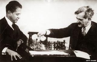 Jose Raul Capablanca (à gauche) contre Emanuel Lasker © Chess & Strategy 