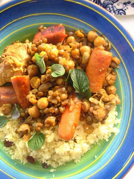 Tajine de poulet aux lentilles et pois chiches d'inspiration marocaine