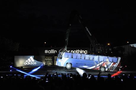 photo adidas bus detruit