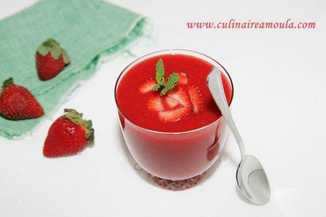 Soupe de fraises à la menthe et à la fleur d'oranger