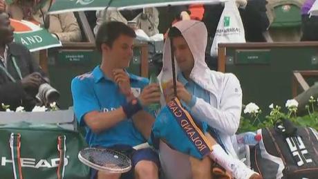 Novak Djokovic s'essaye à la pétanque