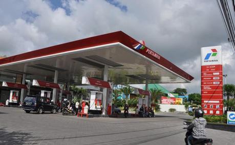 Les stations d'essence Pertamina à Bali © Minale Tattersfield