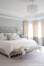 Comment décorer un lit blanc ?