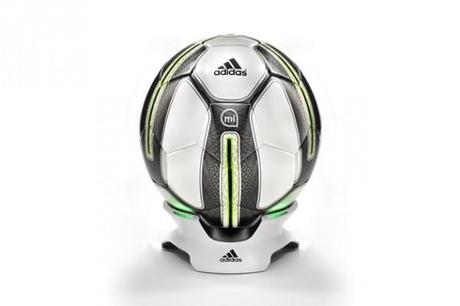 MiCoach Smart Ball : le ballon connecté d’Adidas