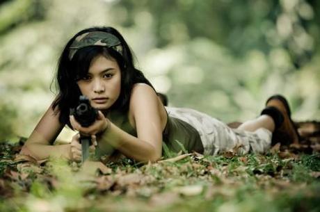 beautiful female soldier aiming machine gun