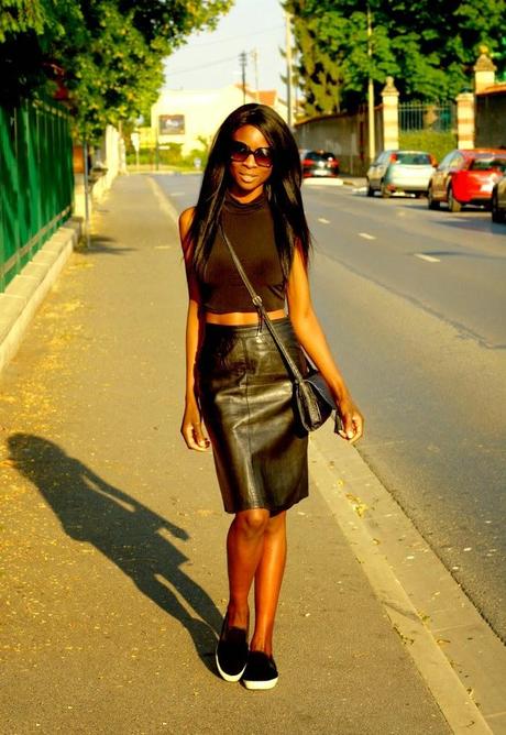 Crop top et jupe en cuir