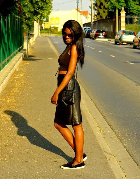 Crop top et jupe en cuir
