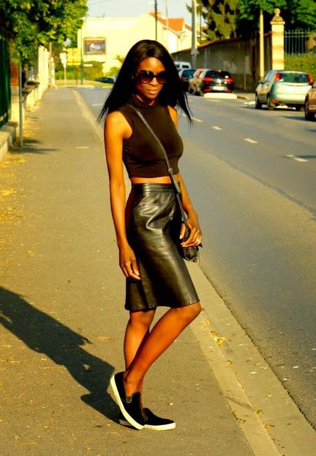 Crop top et jupe en cuir