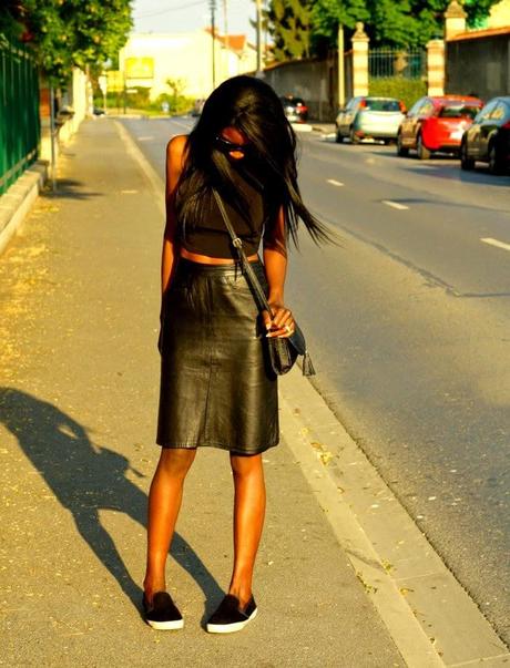 Crop top et jupe en cuir