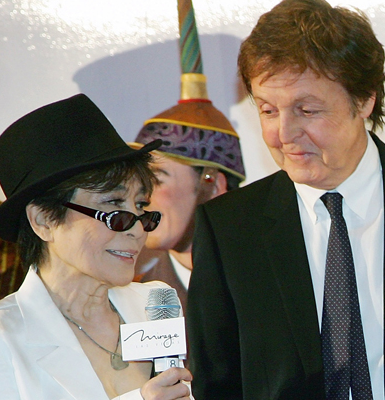 Paul McCartney rejoint Yoko Ono... sur des grandes causes