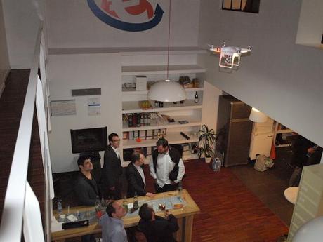 Enfin, pour les plus noctambules, une démonstration d'un drone de notre client Miniplanes.fr