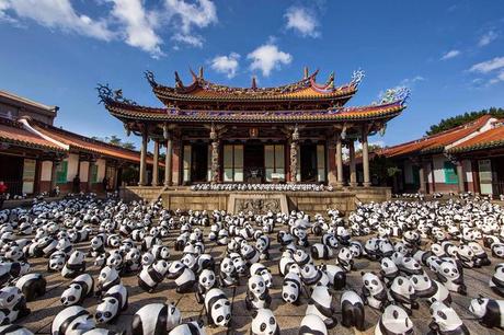 Le tour du monde de 1600 pandas de papier : P. Grangeon et allrightreserved pour le WWF - Disparition