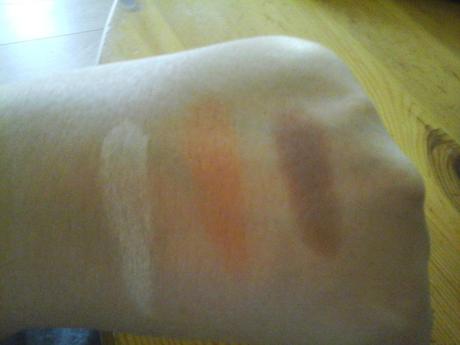 De gauche à droite, la 1e rangée de fards : St Tropez, Cannes et Soleil. Plutôt soft, ils permettent un maquillage de journée avec un joli dégradé. Le fard soleil est un peu métallisé et donne un très bel effet. 