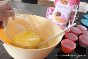 Cupcakes à la vanille, coeurs de fraise