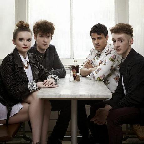 Les Clean Bandit présentent le titre, Heart On Fire.