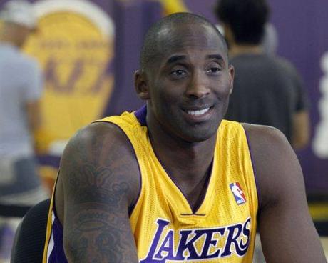 N°5 Le basketteur américain des Los Angeles Lakers Kobe Bryant, qui a pourtant manqué l'intégralité de la saison de NBA en raison d'une blessure, va mettre 61,5 millions de dollars de côté cette an