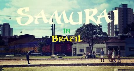 Un samouraï enflamme les rues au Brésil!