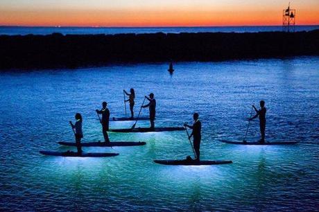 photos-of-stand-up-paddle-boarding-at-night-by-julia-cumes-2
