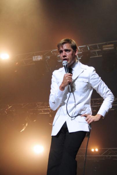 Vague rock sur les Jeunes Rives Howlin' Pelle Almqvist à Festi'Neuch 2014