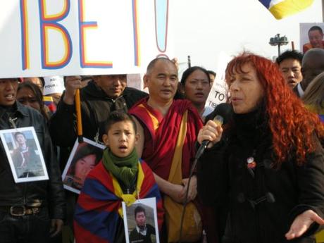 GRAND CONCERT SOLIDAIRE lundi 5 mai à Paris en soutien à la résistance du peuple birman avec Fabell. Nous avons besoin de vous.