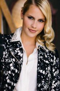 Claire Holt : Zooey Magazine