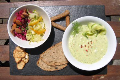 Soupe glacée courgette cajou, chou menthe poivrée, fenouil aux agrumes