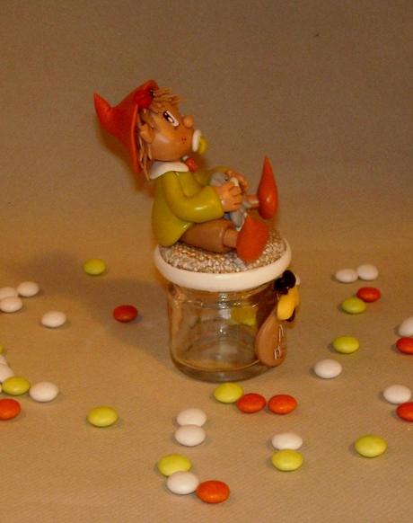 Pot à dragée avec bébé elfe et son doudou 