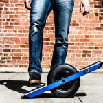 MOTEUR : OneWheel, le skateboard électrique à une roue