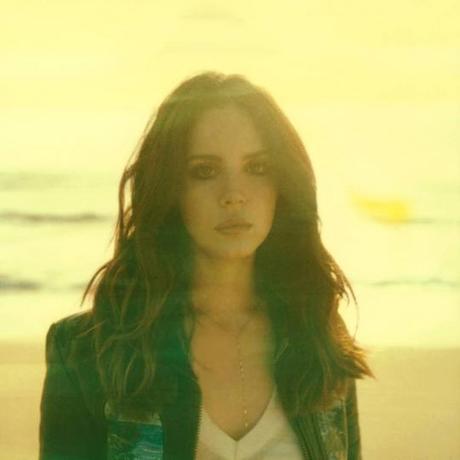 Lana Del Rey présente le clip de son nouveau single, Shades of Cool.