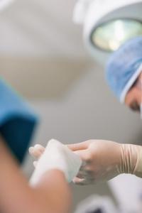 BRULÛRE: De la peau de porc transgénique pour protéger la plaie – Transplantation