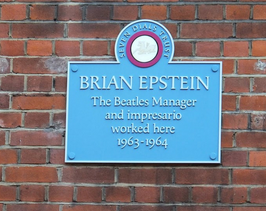 Une plaque commémorative pour Brian Epstein