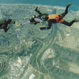 Full Contact Skydiving: De la baston dans les airs!