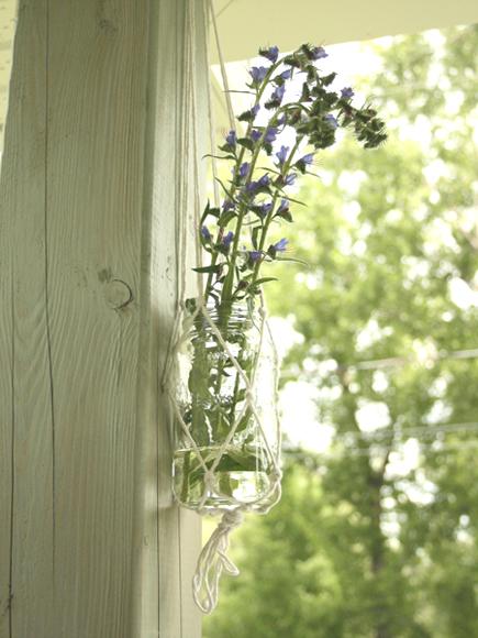 DIY - Petits pots de fleurs suspendus pour la terrasse 