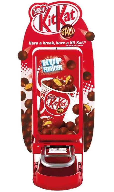 Pour la vente dans le cinéma, Nestlé à mi au point un distributeur de Kit Kat balls. Le concept produit à 255 exemplaires est appaelé KitKat Cup