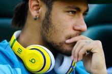 Neymar et son casque jaune Beats By Dre aux couleurs du Brésil