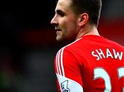 Manchester United Shaw débarque Trafford