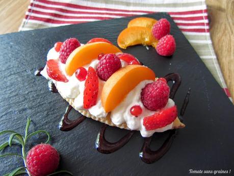 Barquettes feuilletées aux fruits et chantilly au romarin Barquettes feuilletées aux fruits et chantilly au romarin