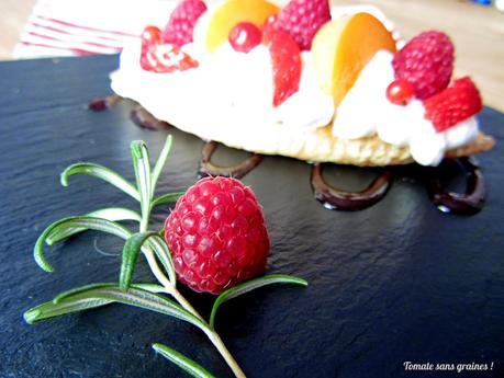 Barquettes feuilletées aux fruits et chantilly au romarin Barquettes feuilletées aux fruits et chantilly au romarin