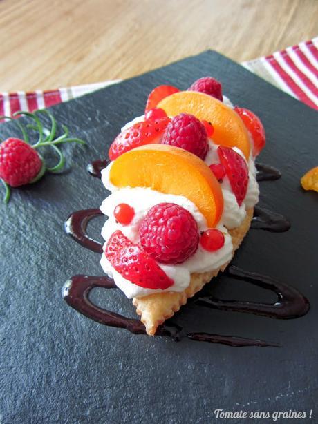 Barquettes feuilletées aux fruits et chantilly au romarin Barquettes feuilletées aux fruits et chantilly au romarin
