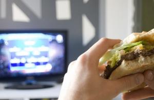 OBÉSITÉ: Télévision, l'effet publicité plus fort que l'effet sédentarité – Appetite