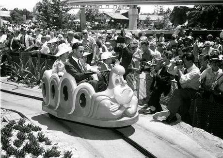La famille royale de thaïlande en visite chez Walt Disney (1960)