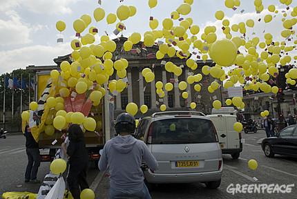 Ballons Assemblée Nationale Greenpeace