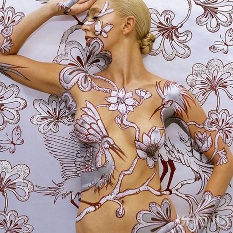 http://media.paperblog.fr/i/72/729113/body-art-peinture-sur-corps-nus-L-1.jpeg