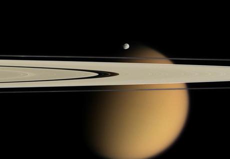 titan anneaux de Saturne
